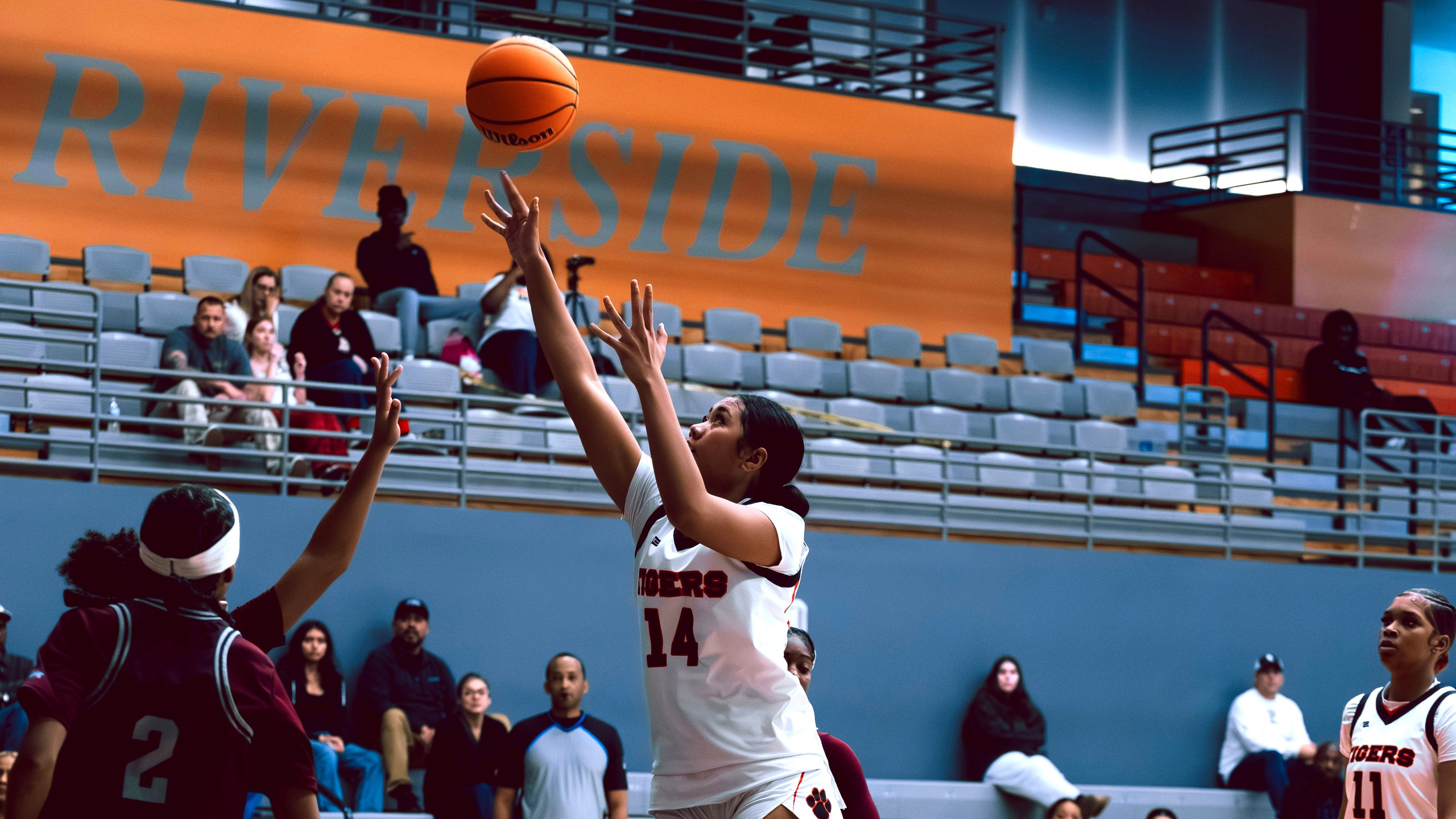 Riverside Outrebounds Fullerton in Home Conference Opener